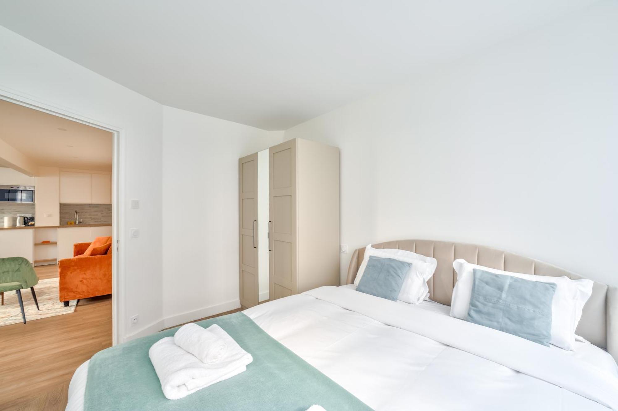 Spacious & Bright 2br - Heart Of 15th Paris